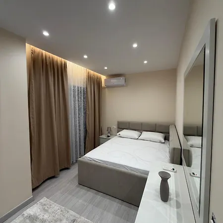 Sea Breeze Apartment *