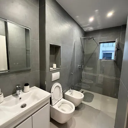 Sea Breeze Apartment *